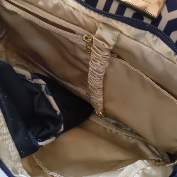 Jujube B.F.F diaper bag & changing pad - Picture 5 of 8